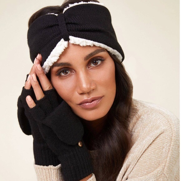 BearPaw Accessories - NWT BearPaw Black Headband & POP-Top Glove Set